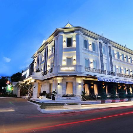 Arunreas Hotel Phnom Penh Exterior photo