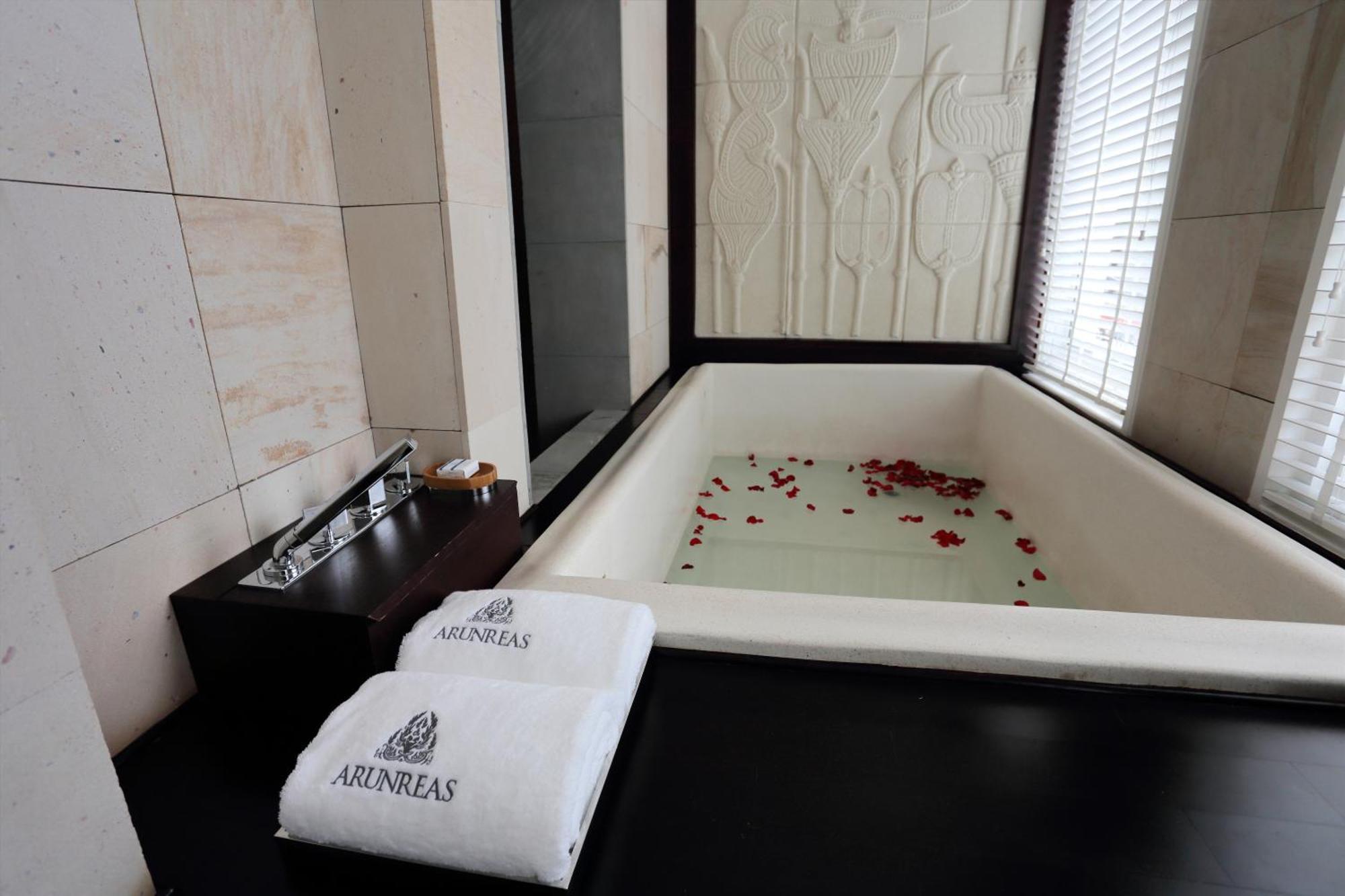 Arunreas Hotel Phnom Penh Room photo