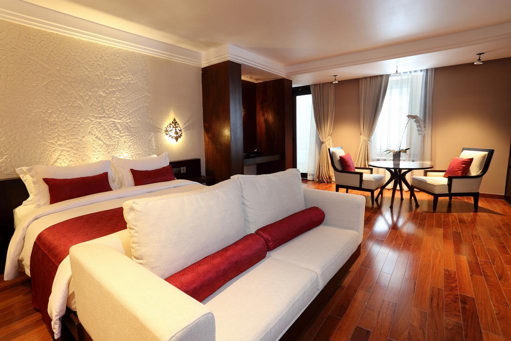 Arunreas Hotel Phnom Penh Exterior photo