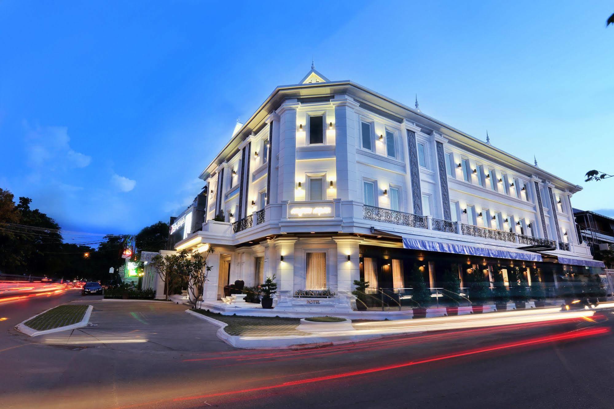 Arunreas Hotel Phnom Penh Exterior photo