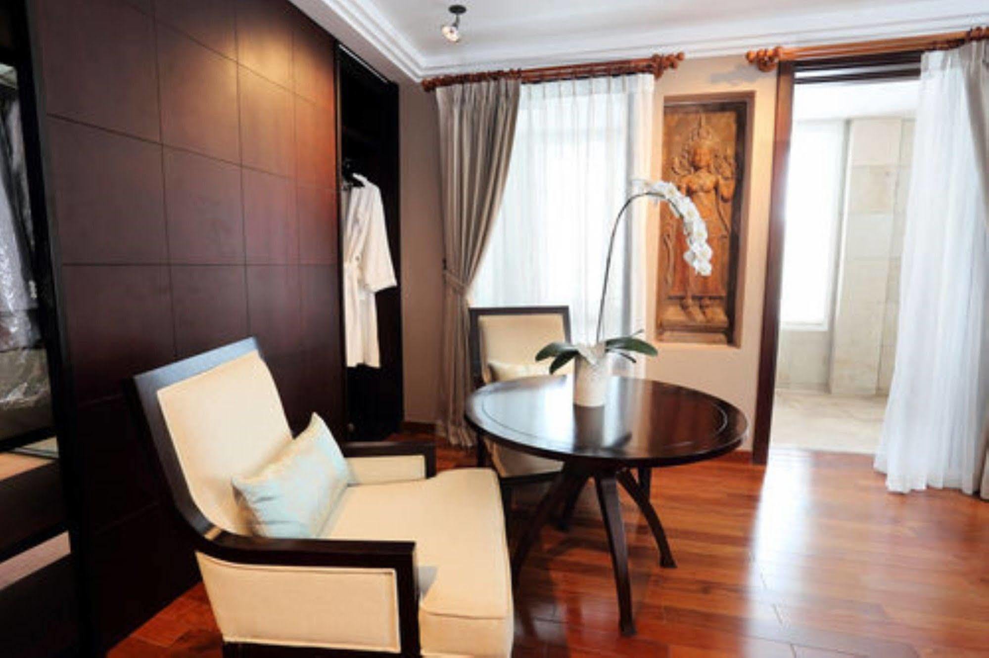 Arunreas Hotel Phnom Penh Exterior photo