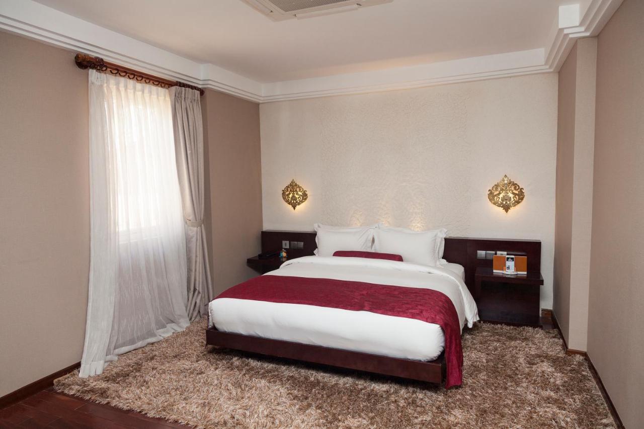 Arunreas Hotel Phnom Penh Exterior photo